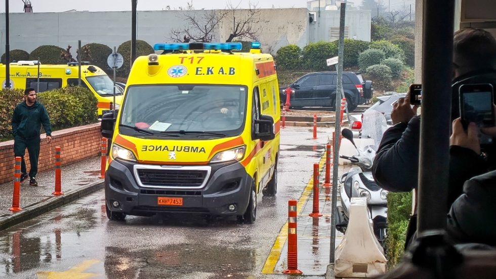 Θεσσαλονίκη: Μεθυσμένος 69χρονος επιτέθηκε σε διασώστες του ΕΚΑΒ